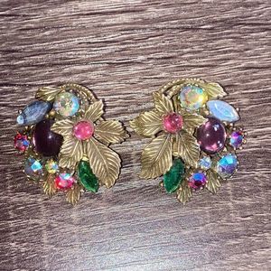 Vintage Gold Tone Un Signed Clip On Earrings
